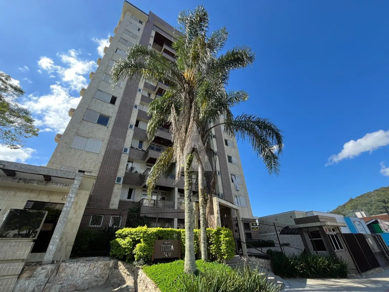 Apartamento com 1 suíte e 2 quartos à venda no bairro Centro em Joinville-SC de R$640.000,00 por R$ 608.000,00. - foto 1