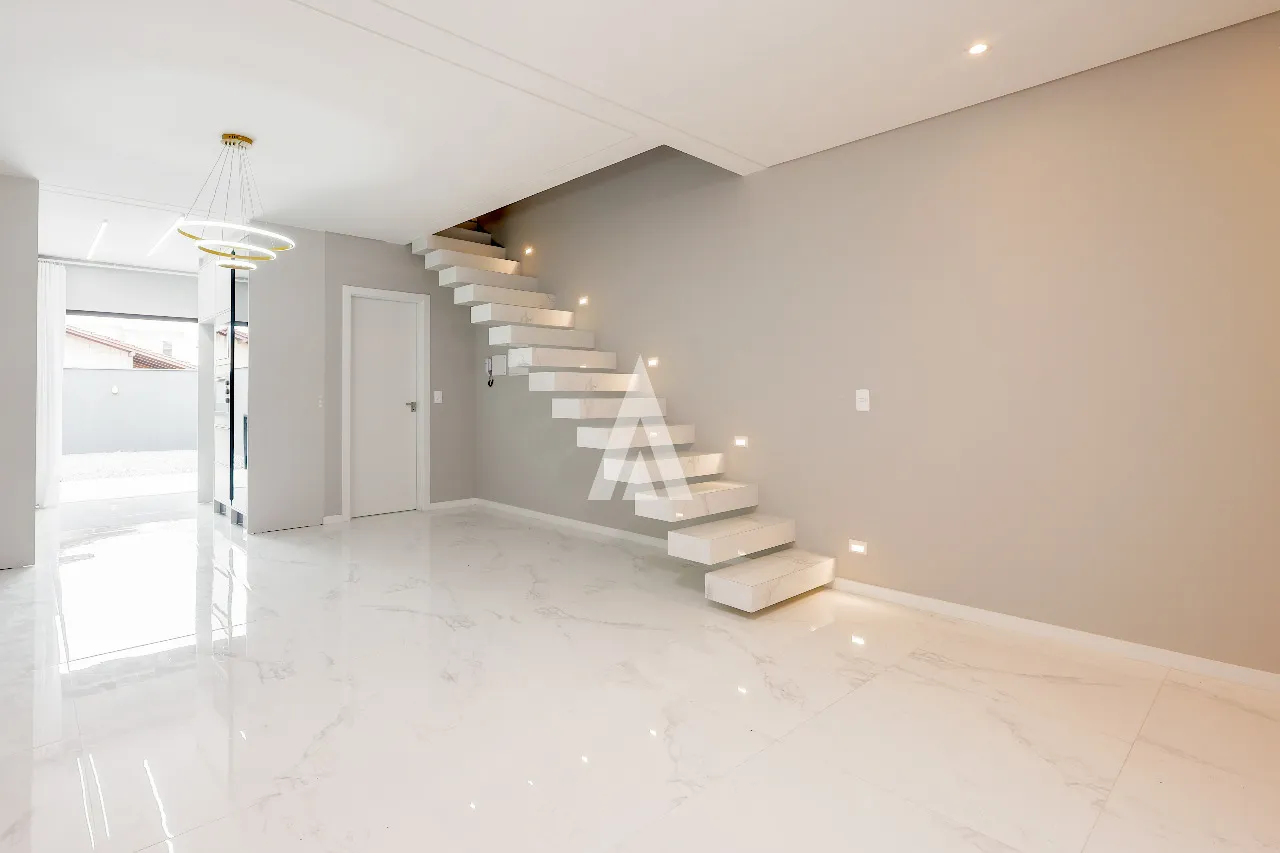 Lindo sobrado mobiliado com 3 suítes à venda no bairro Bom Retiro em Joinville-SC de FR$ 995.000,00 por R$ 945.000,00.000,00. — foto 2