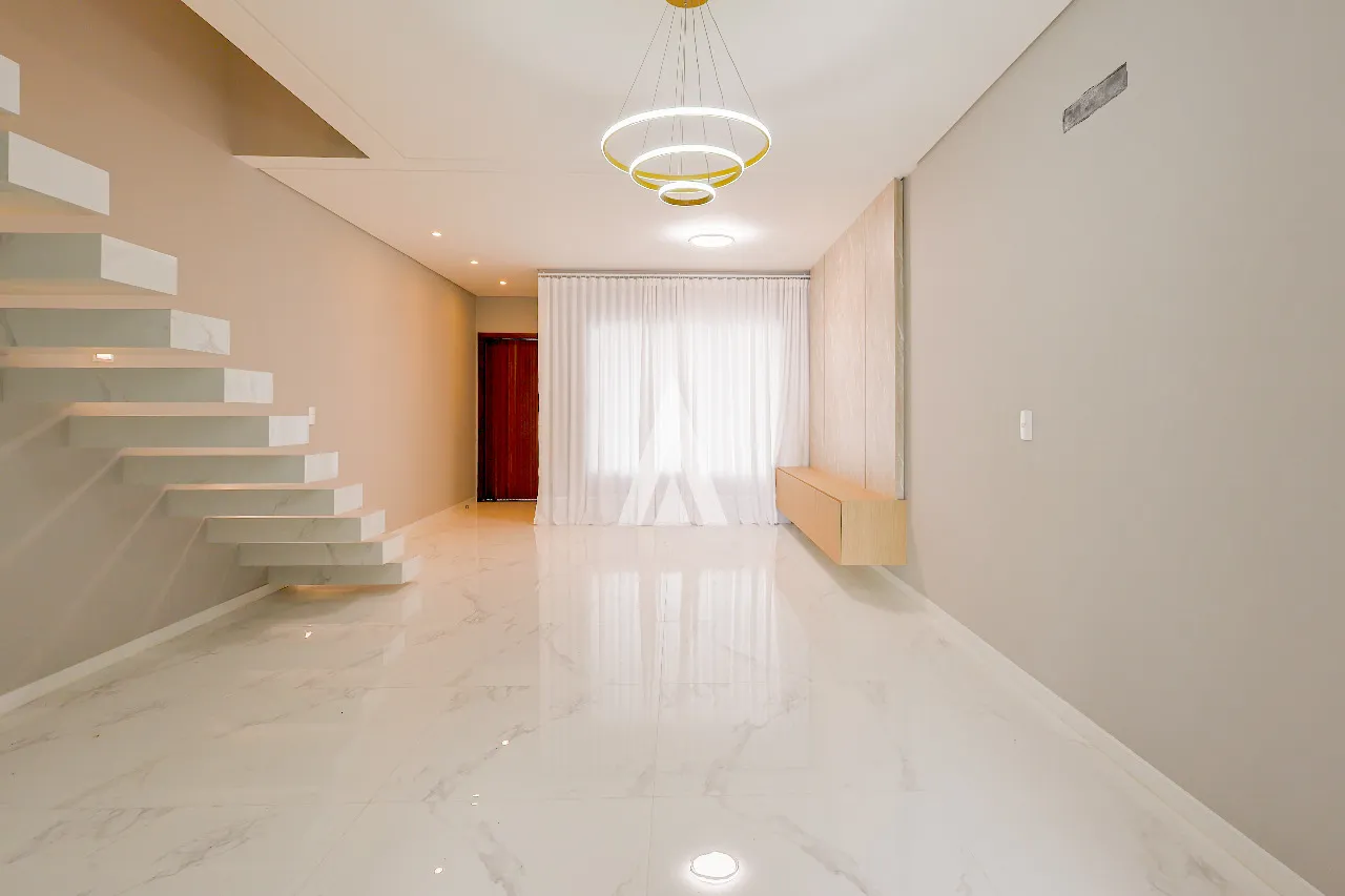 Lindo sobrado mobiliado com 3 suítes à venda no bairro Bom Retiro em Joinville-SC de FR$ 995.000,00 por R$ 945.000,00.000,00. — foto 4