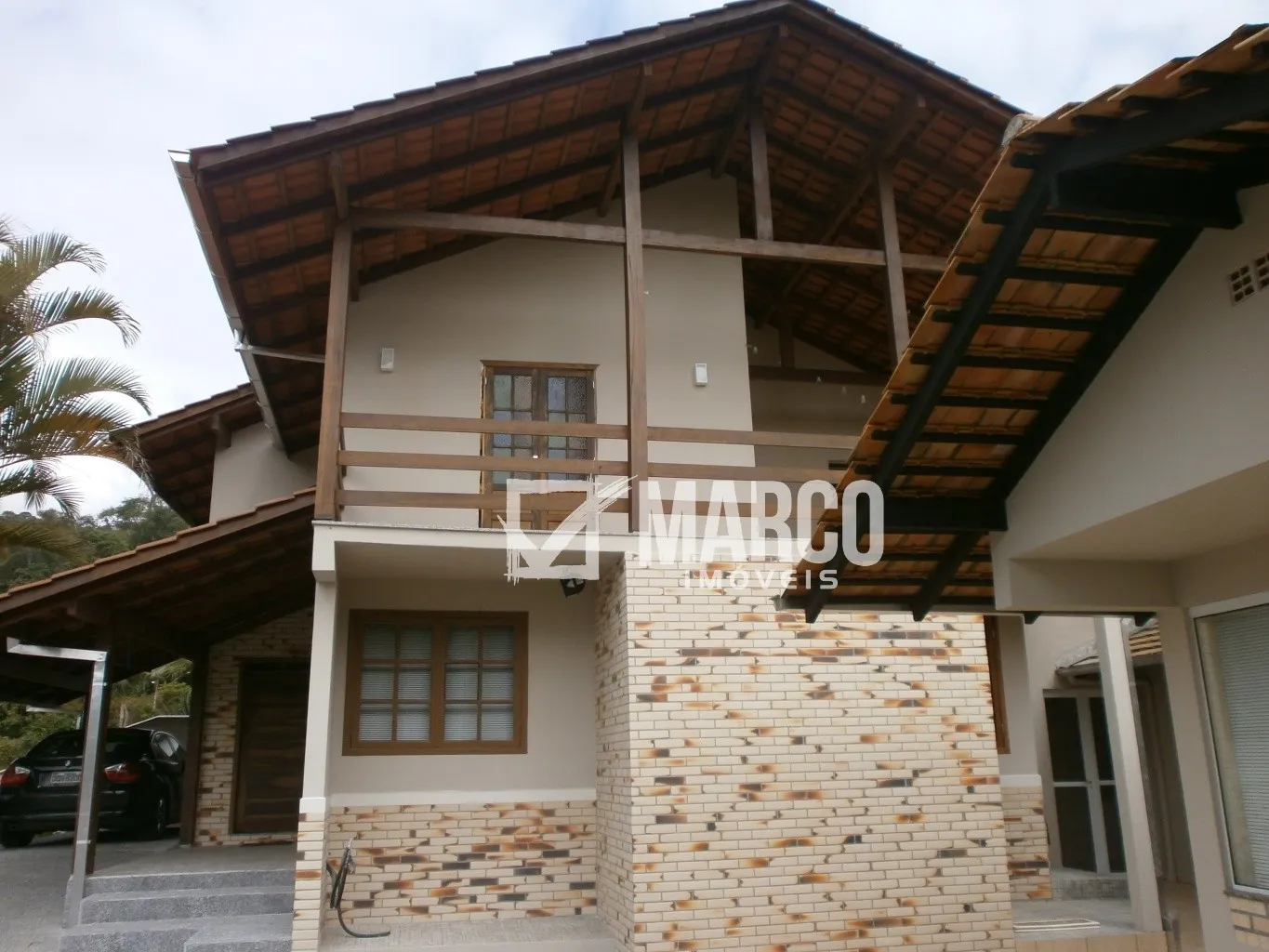 Casa com 6 Dormitorios no Centro — foto 2