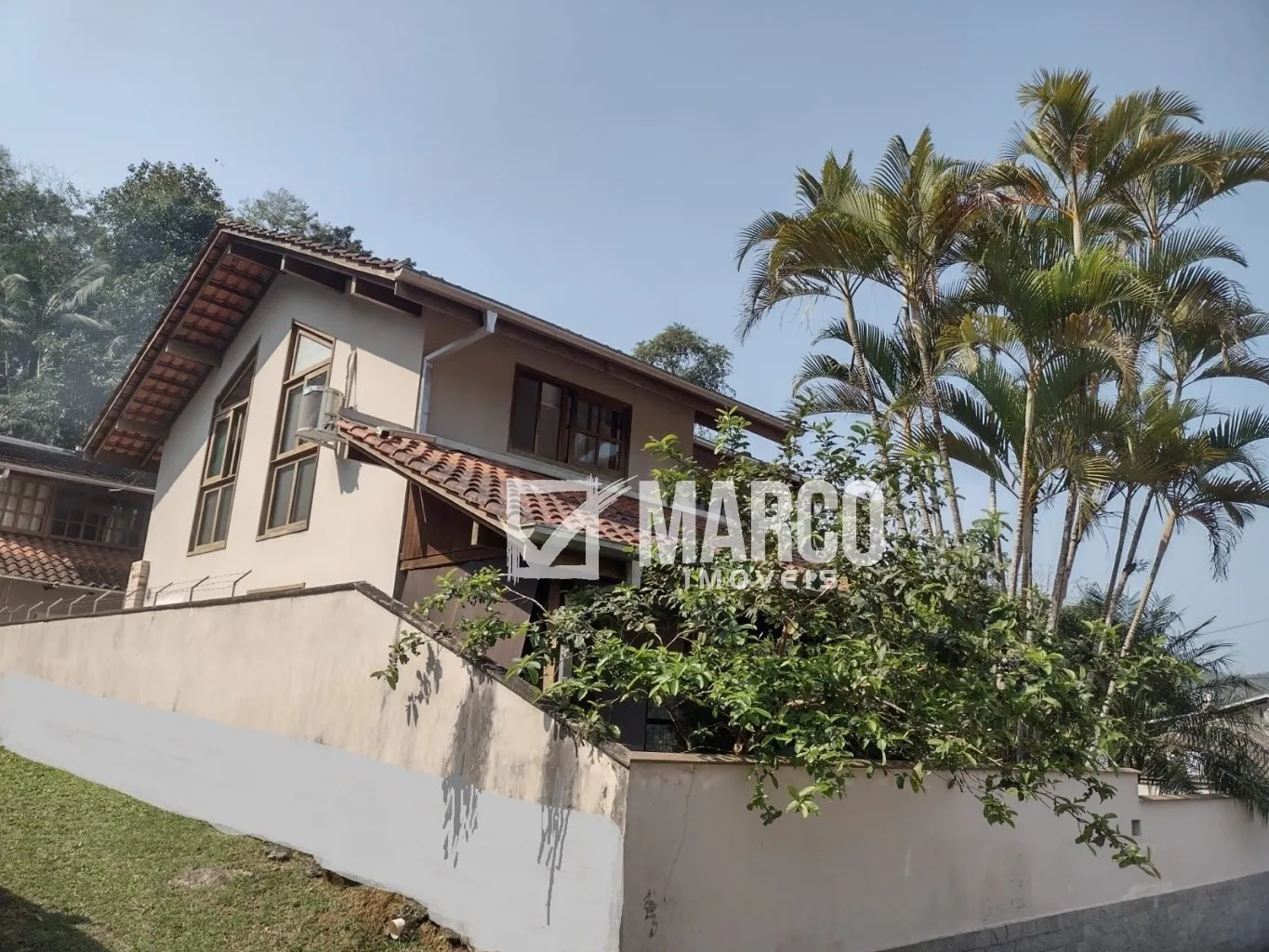 Casa com 6 Dormitorios no Centro - foto 1