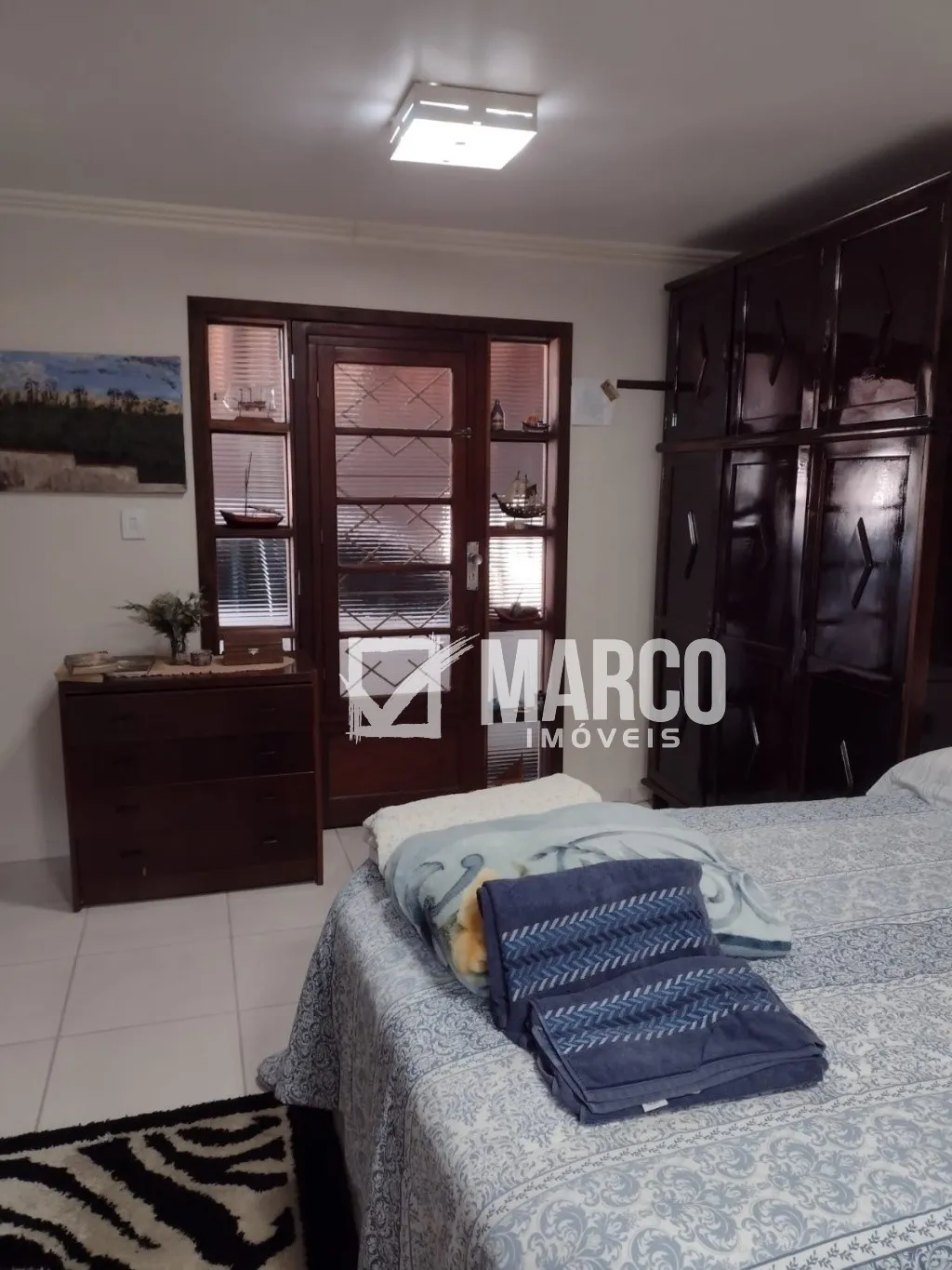 Casa com 6 Dormitorios no Centro — foto 3