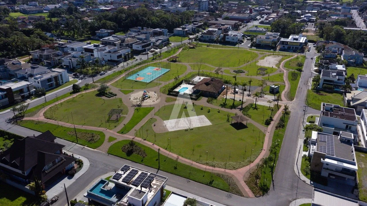 Terreno à venda no bairro Pirabeiraba em Joinville-SC por R$780.000,00. Terreno com área de 484m. - foto 1