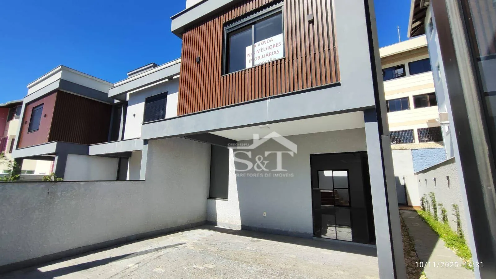 Sobrado semimobiliado, 3 suítes, à 150m do centrinho dos Ingleses e 500m da praia! - foto 1