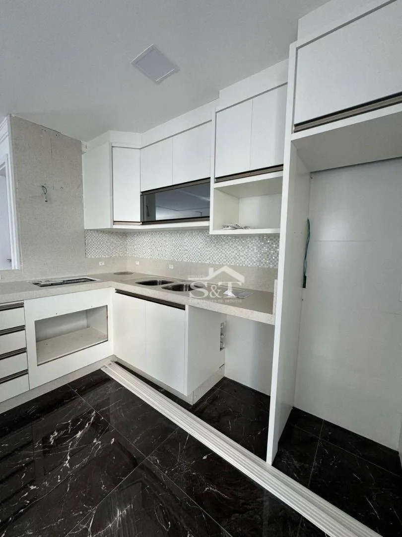 Sobrado semimobiliado, 3 suítes, à 150m do centrinho dos Ingleses e 500m da praia! — foto 4