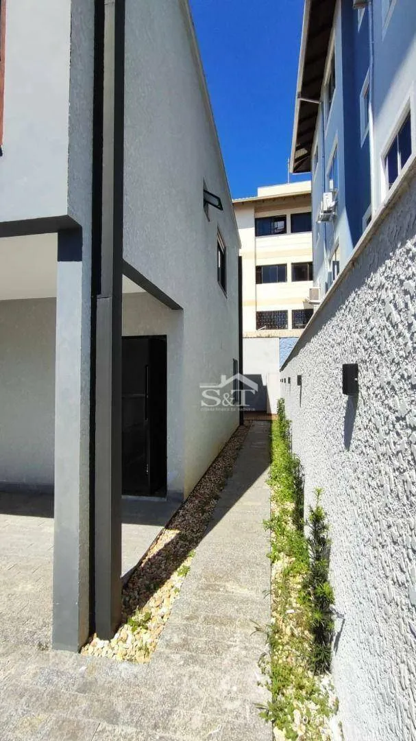 Sobrado semimobiliado, 3 suítes, à 150m do centrinho dos Ingleses e 500m da praia! — foto 5