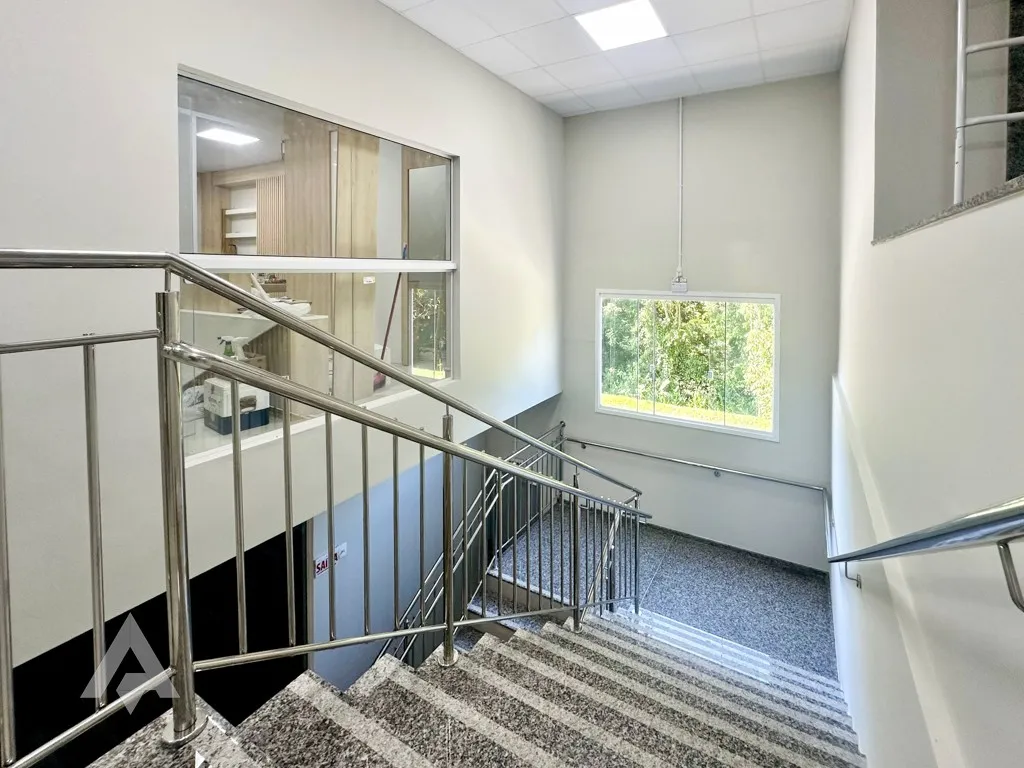 Sala de 21,12m com Excelente Estrutura para locação na Itoupava Central. — foto 5