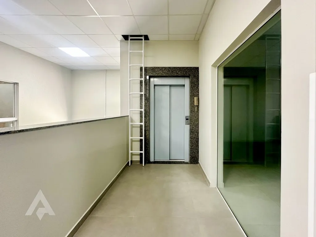 Sala de 21,12m com Excelente Estrutura para locação na Itoupava Central. — foto 2