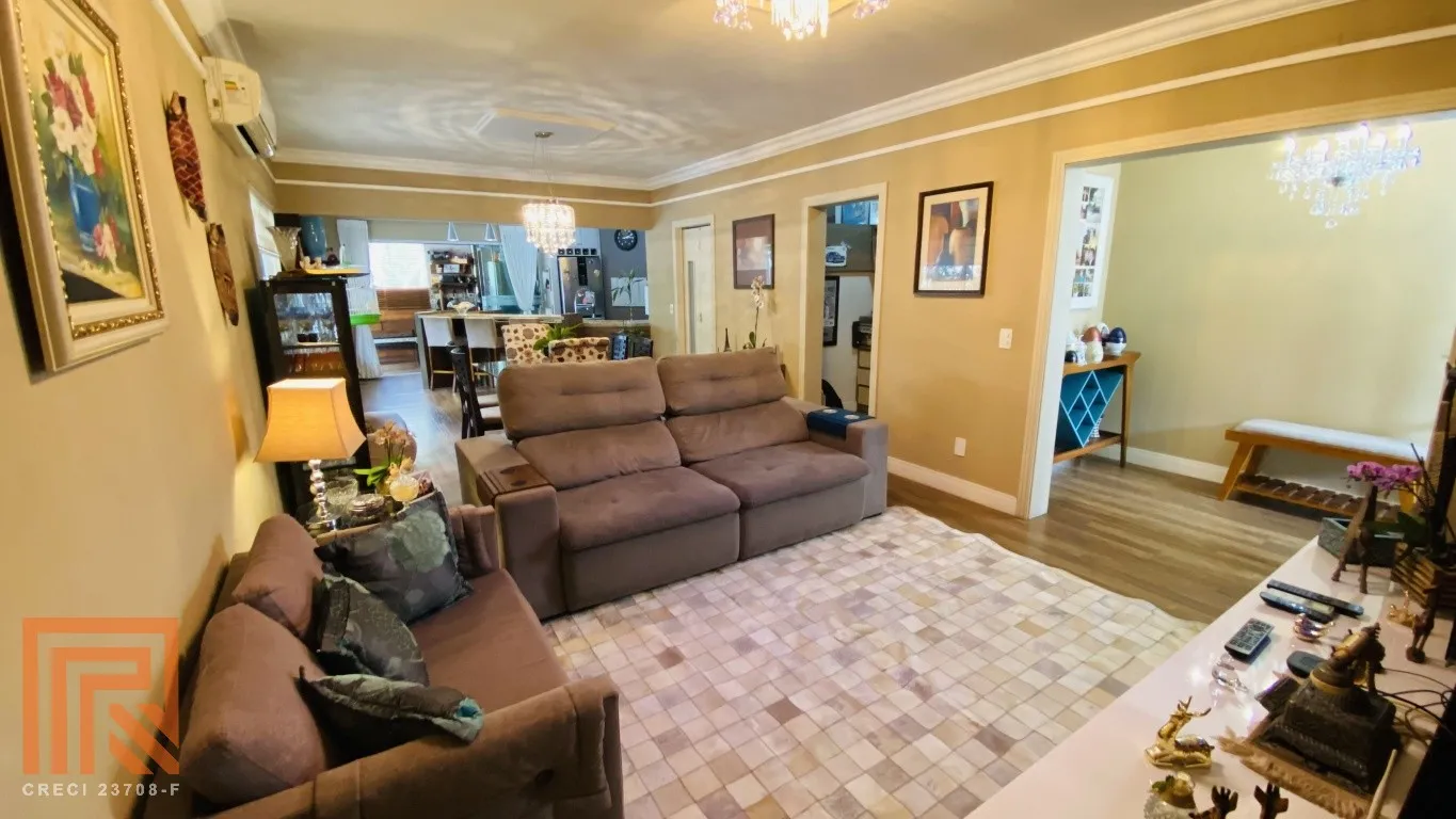 Casa térrea com piscina na transversal da rua Humberto De Campos!!! - foto 1