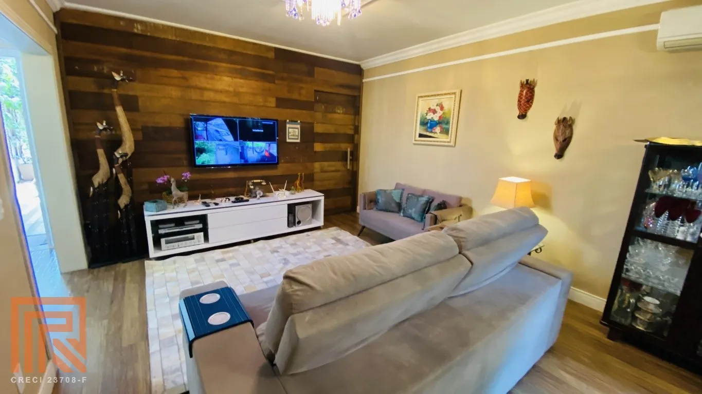 Casa térrea com piscina na transversal da rua Humberto De Campos!!! — foto 6