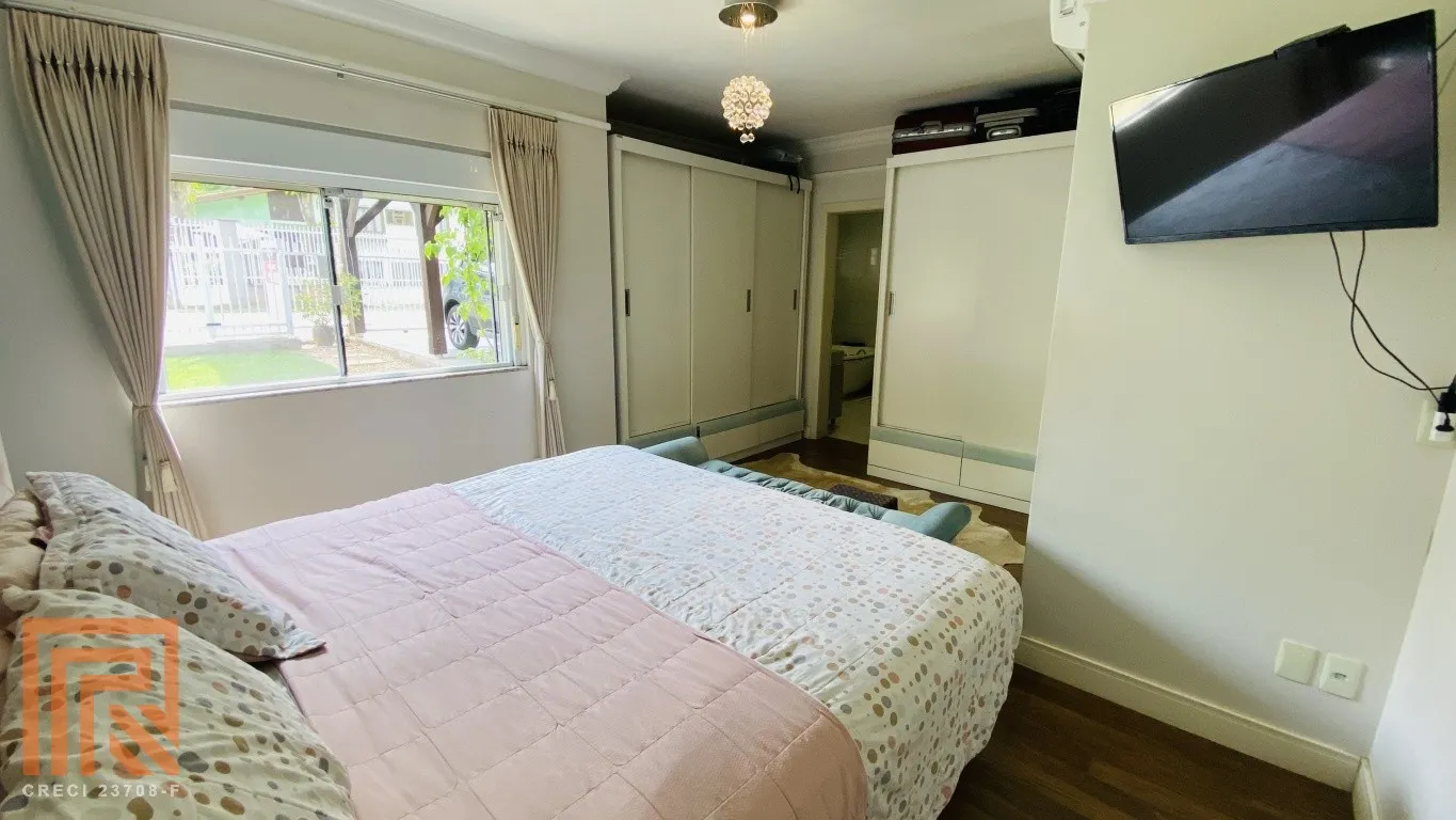 Casa térrea com piscina na transversal da rua Humberto De Campos!!! — foto 7