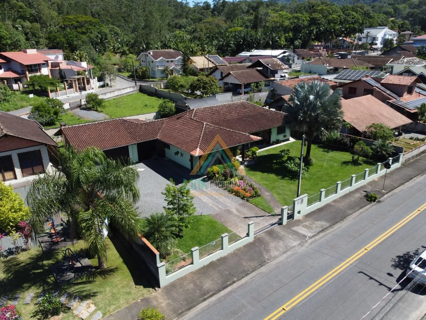 Casa de Alvenaria com 230,04m, no centro da cidade de Pomerode, edificada num Terreno de 960,00m. — foto 2