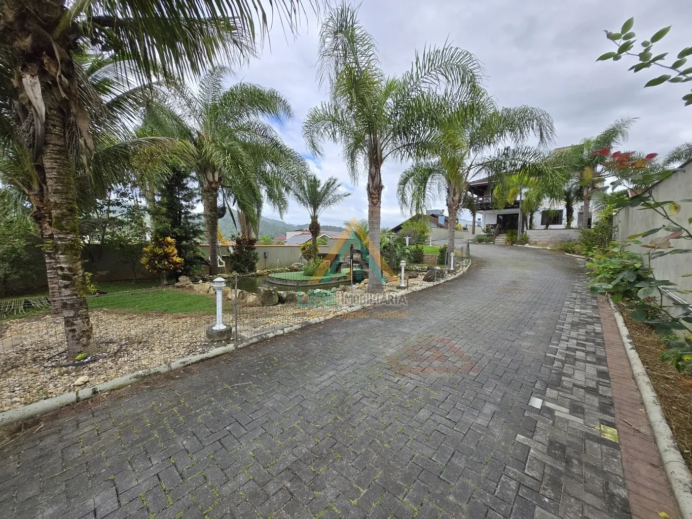 Casa de Alvenaria no Centro da cidade de Pomerode, com 406,00m de Área construída e edificada em um Terreno com 1.250,50m. — foto 3