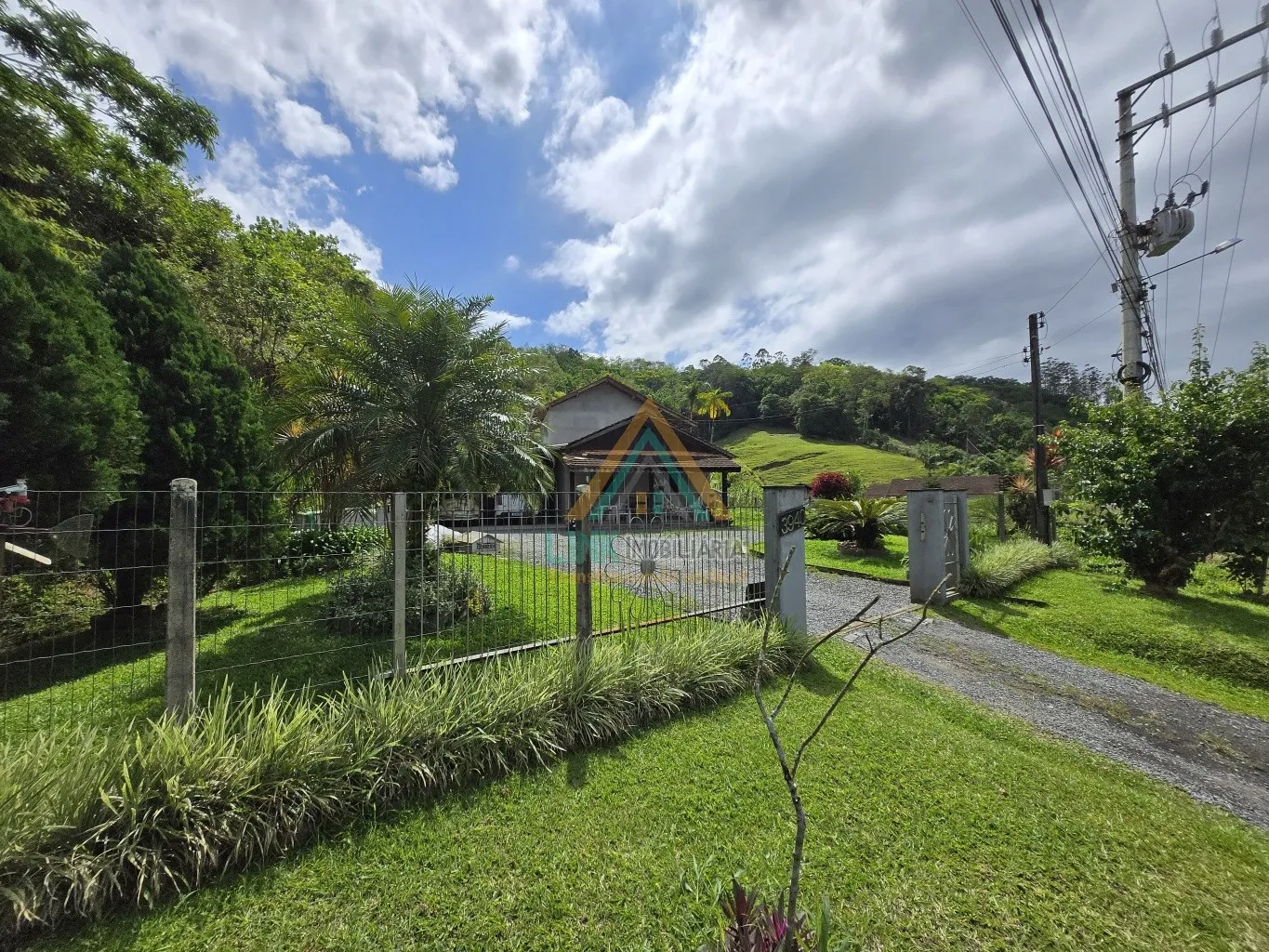 Casa de Alvenaria na cidade de Pomerode, com 171,95m de Área Construída, Edificada num Terreno de 11.500,00m. - foto 1