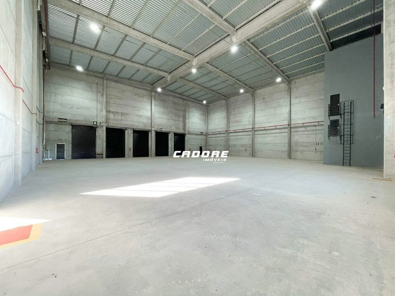 Galpão com aproximadamente 1.511,07m para locação em Navegantes I Cadore Imóveis - foto 1