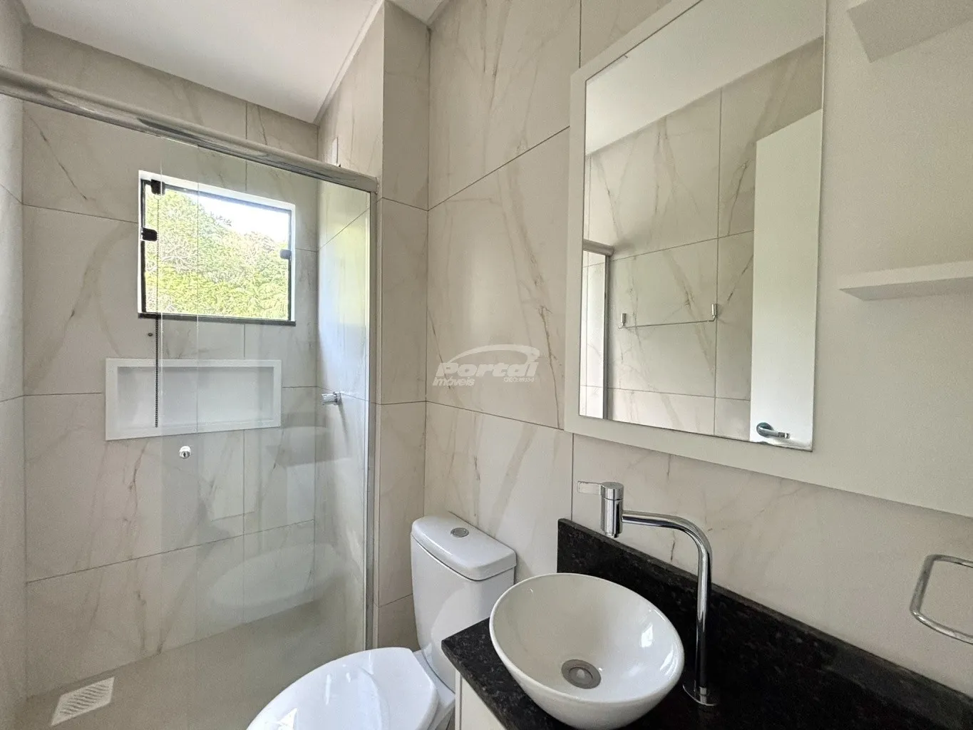 Apartamentos de 60m com excelente padrão de acabamento! Com 02 dormitórios, sendo 01 suíte, sala de estar com sacada com churrasqueira, cozinha e sala de jantar conjugadas, banheiro social, area de serviço e 01 vaga coberta. — foto 6