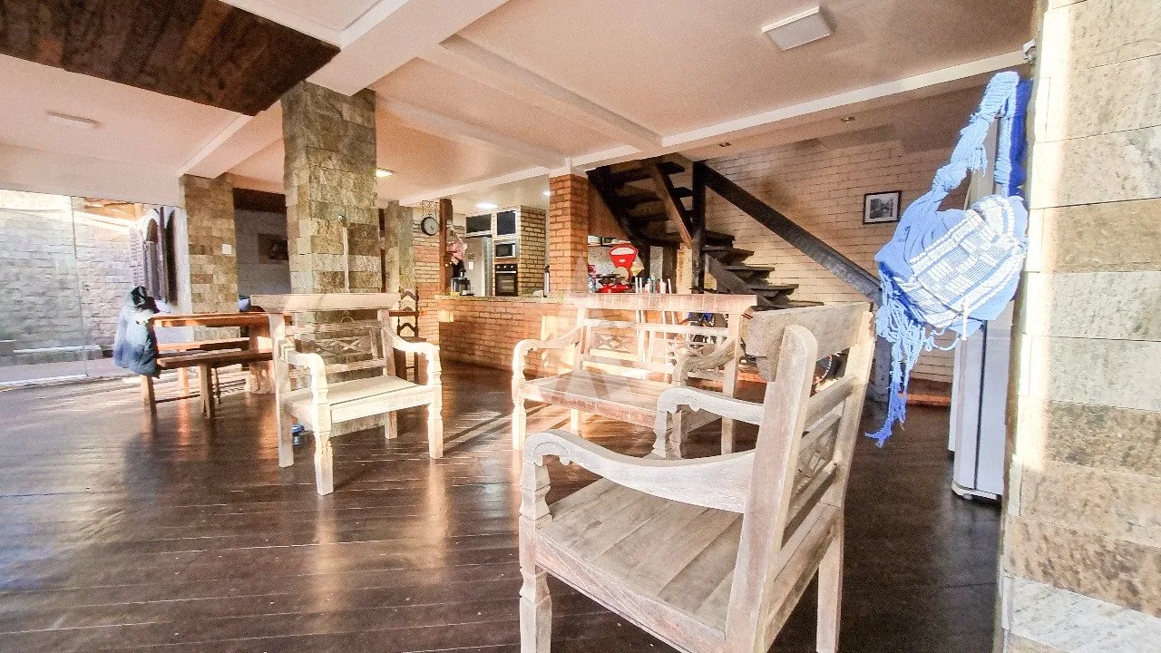 Casa com 1 suíte e 3 quartos à venda no bairro Centro em Barra Velha-SC por R$960.000,00. — foto 4