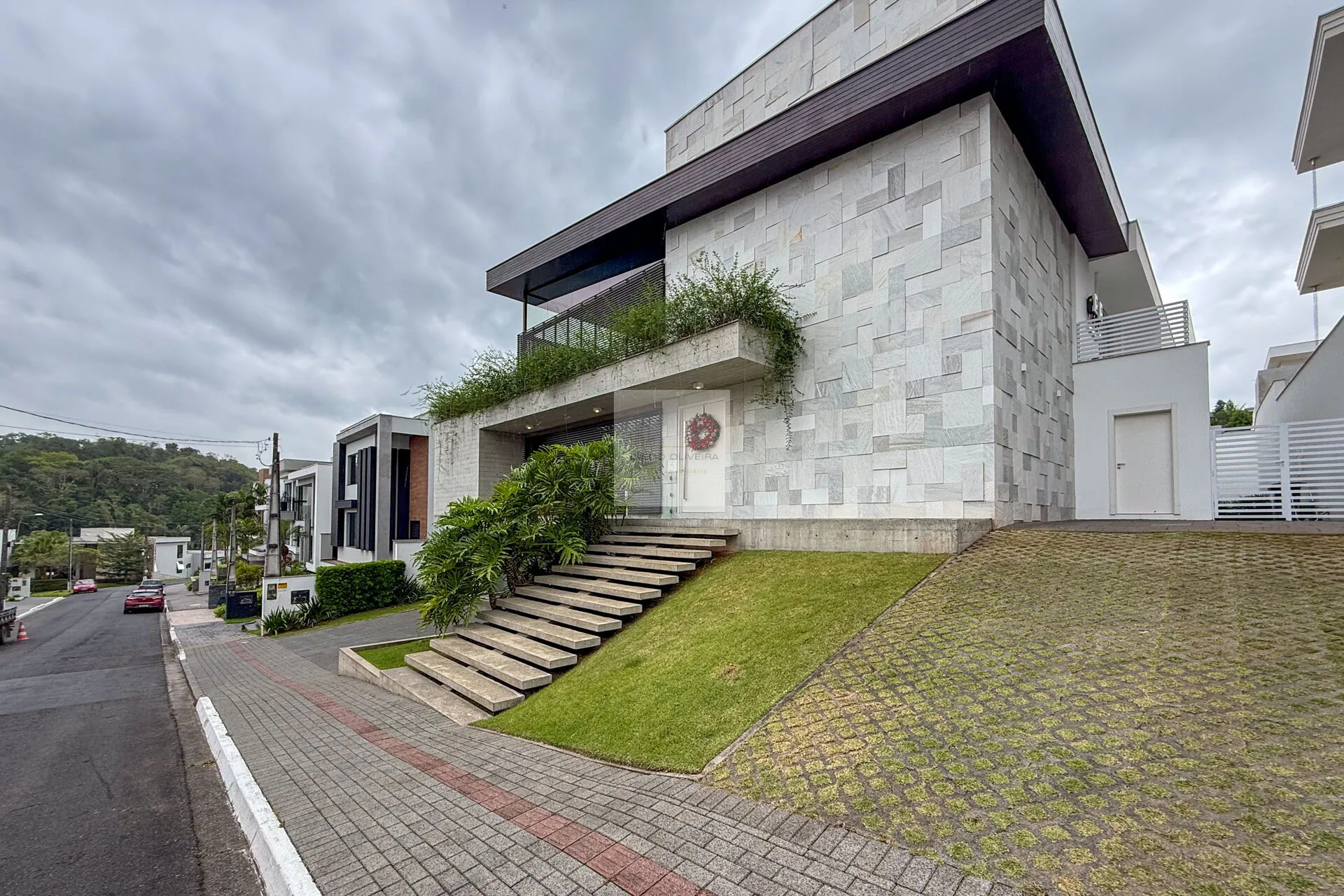 Linda casa mobiliada com 4 suítes no golden park em Blumenau-SC — foto 2