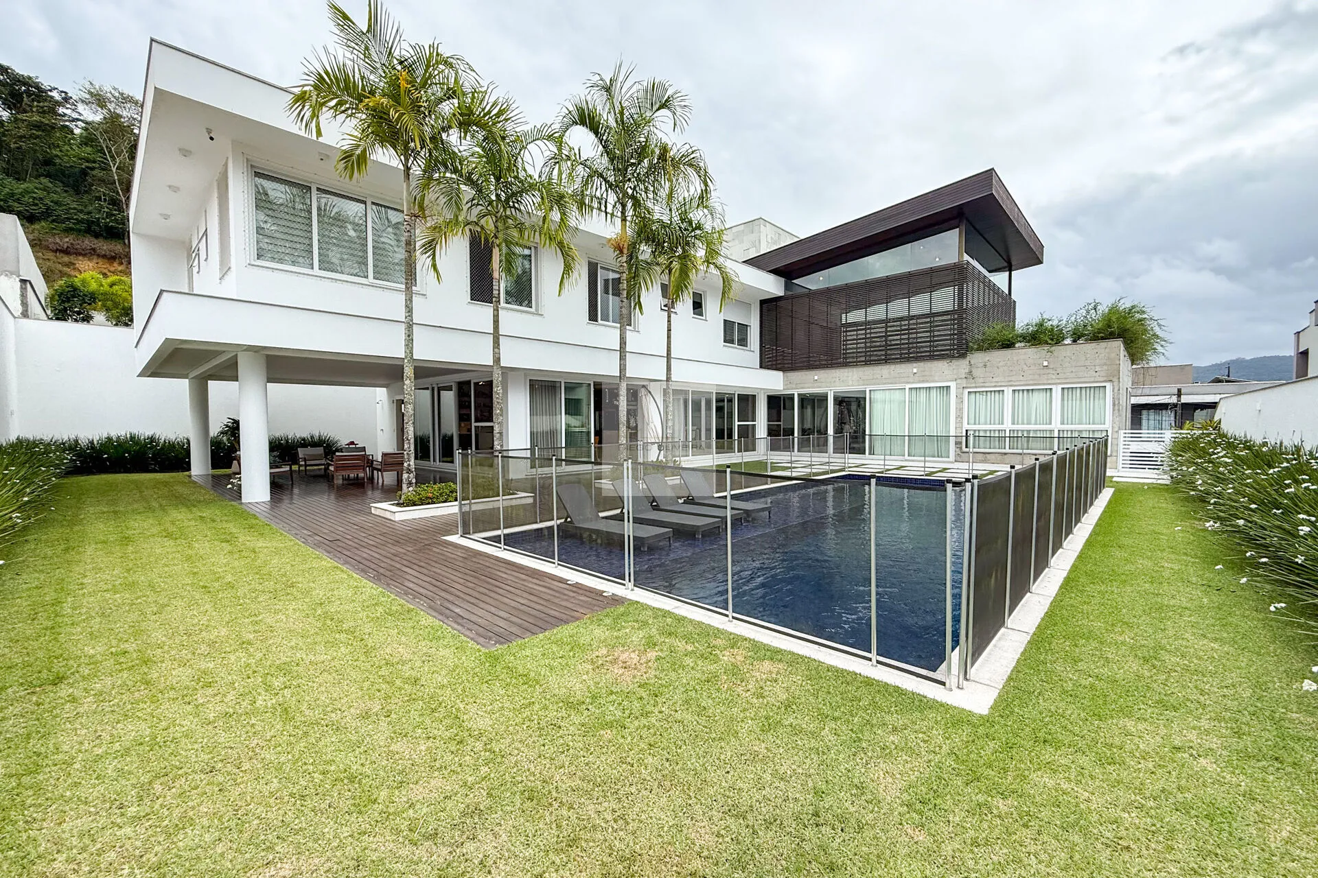 Linda casa mobiliada com 4 suítes no golden park em Blumenau-SC — foto 4