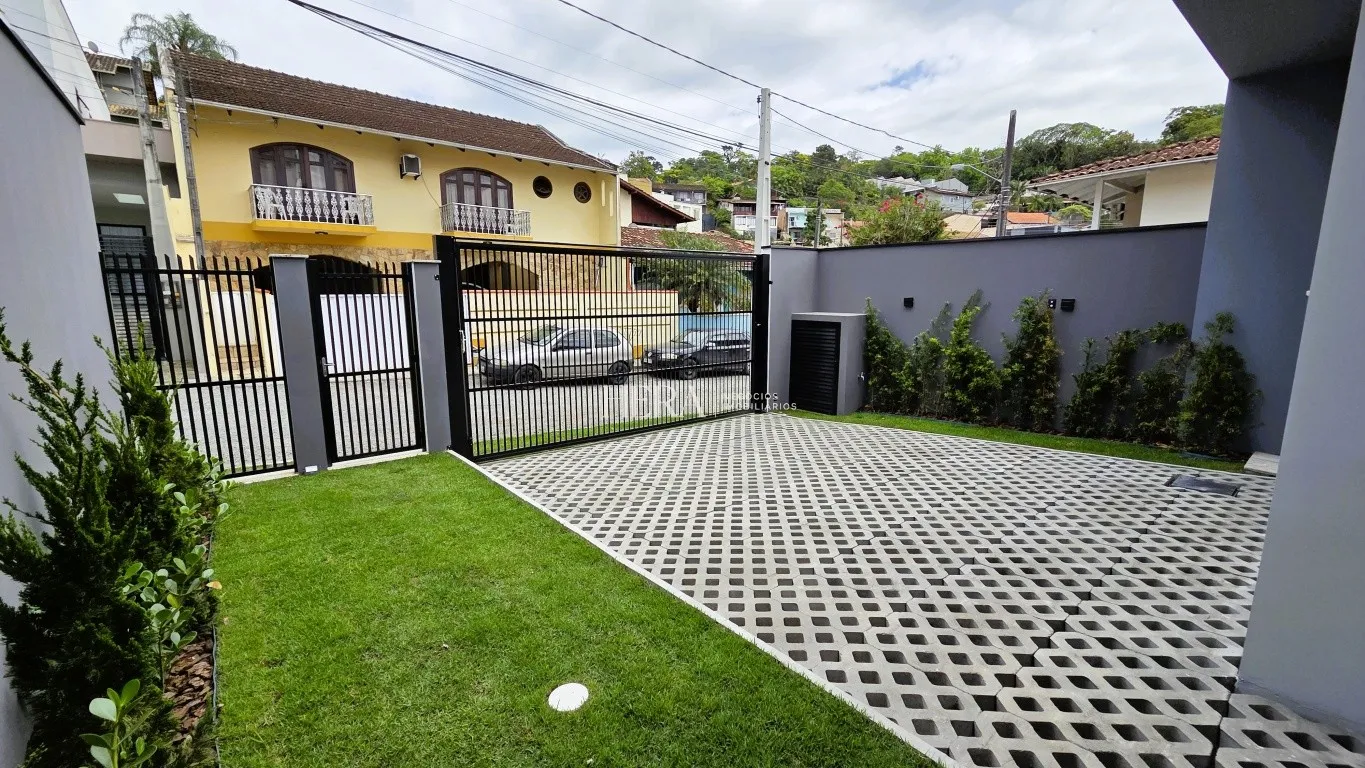 Casa térrea de alto padrão a venda no bairro Escola Agrícola, em Blumenau-SC. — foto 3