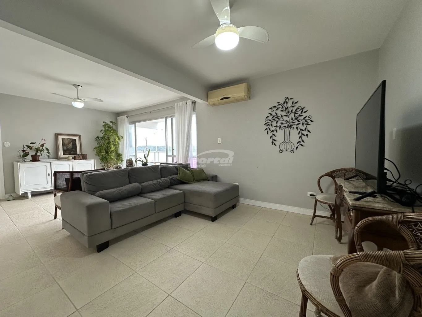 Apartamento frente mar disponível para locação no bairro Centro, em Balneário Piçarras/SC. Cód. 22446 — foto 3