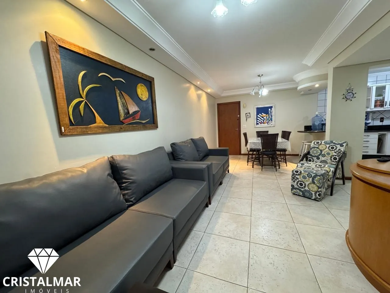 Apartamento segundo piso frente rua 3 Dormitórios 80 metros da Praia Bombas Bomb — foto 2