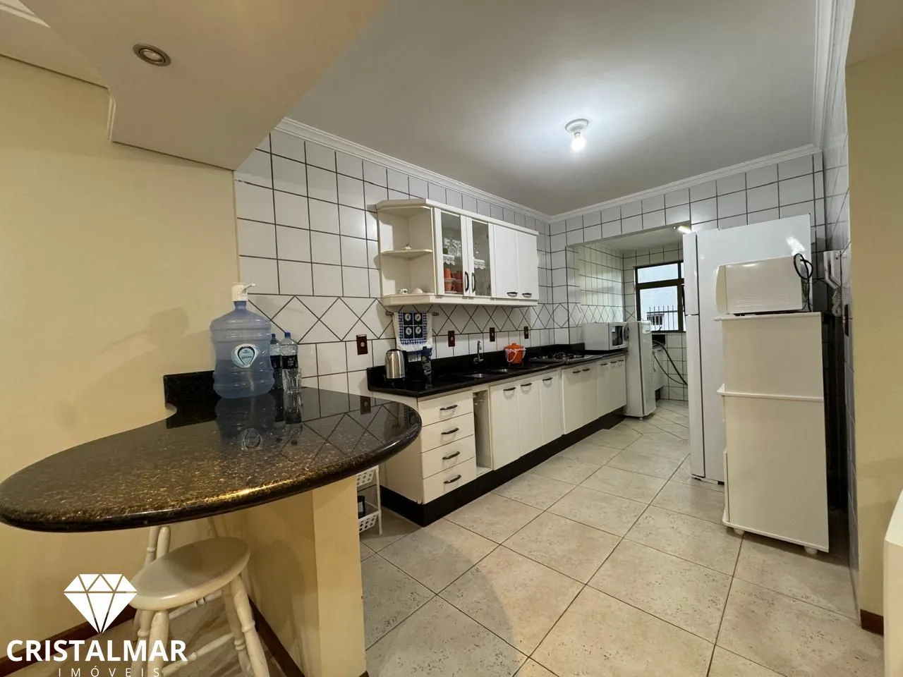 Apartamento segundo piso frente rua 3 Dormitórios 80 metros da Praia Bombas Bomb — foto 6