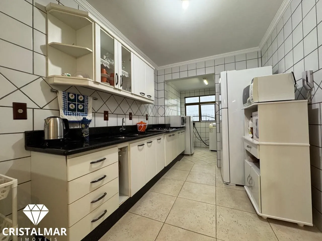 Apartamento segundo piso frente rua 3 Dormitórios 80 metros da Praia Bombas Bomb — foto 7