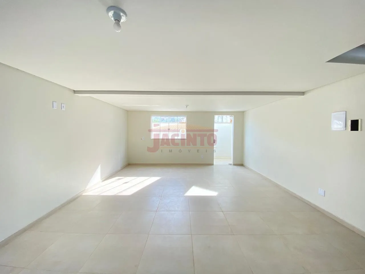 Sobrado triplex com 2 suítes no Bairro Água Verde. — foto 2