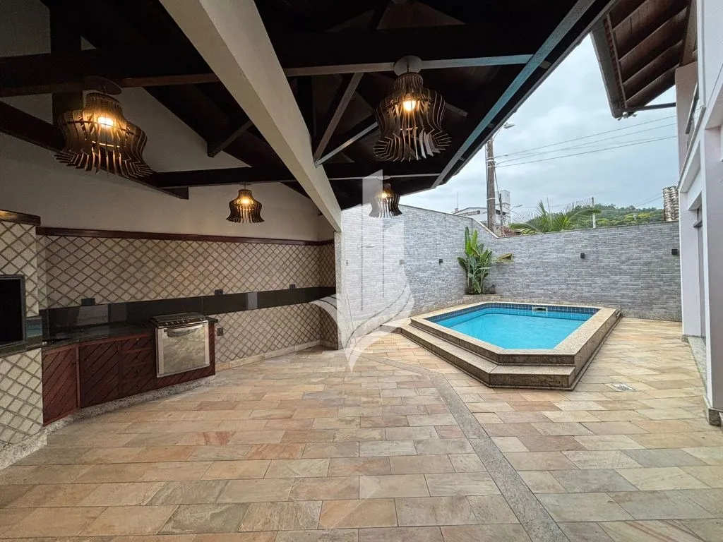 Casa 4 dormitórios e com piscina bairro de Velha - foto 1