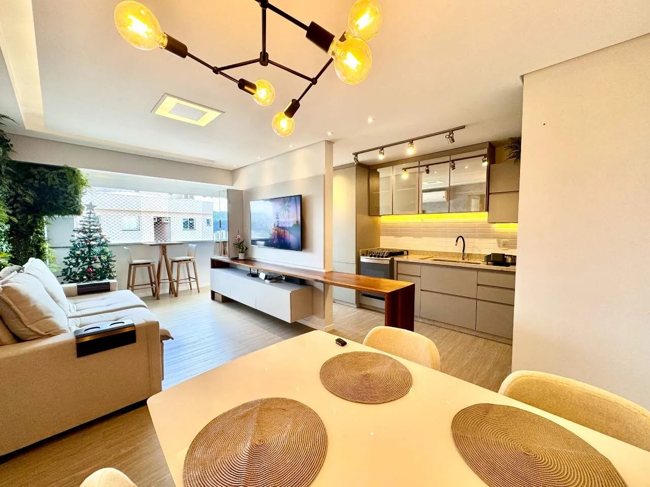 Apartamento mobiliado no último andar, conforto, praticidade e uma vista incrível! - foto 1