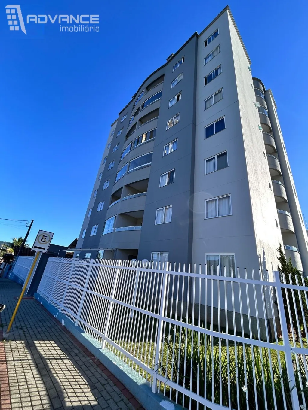 Apartamento semi mobiliado no Centro de Rodeio. — foto 2