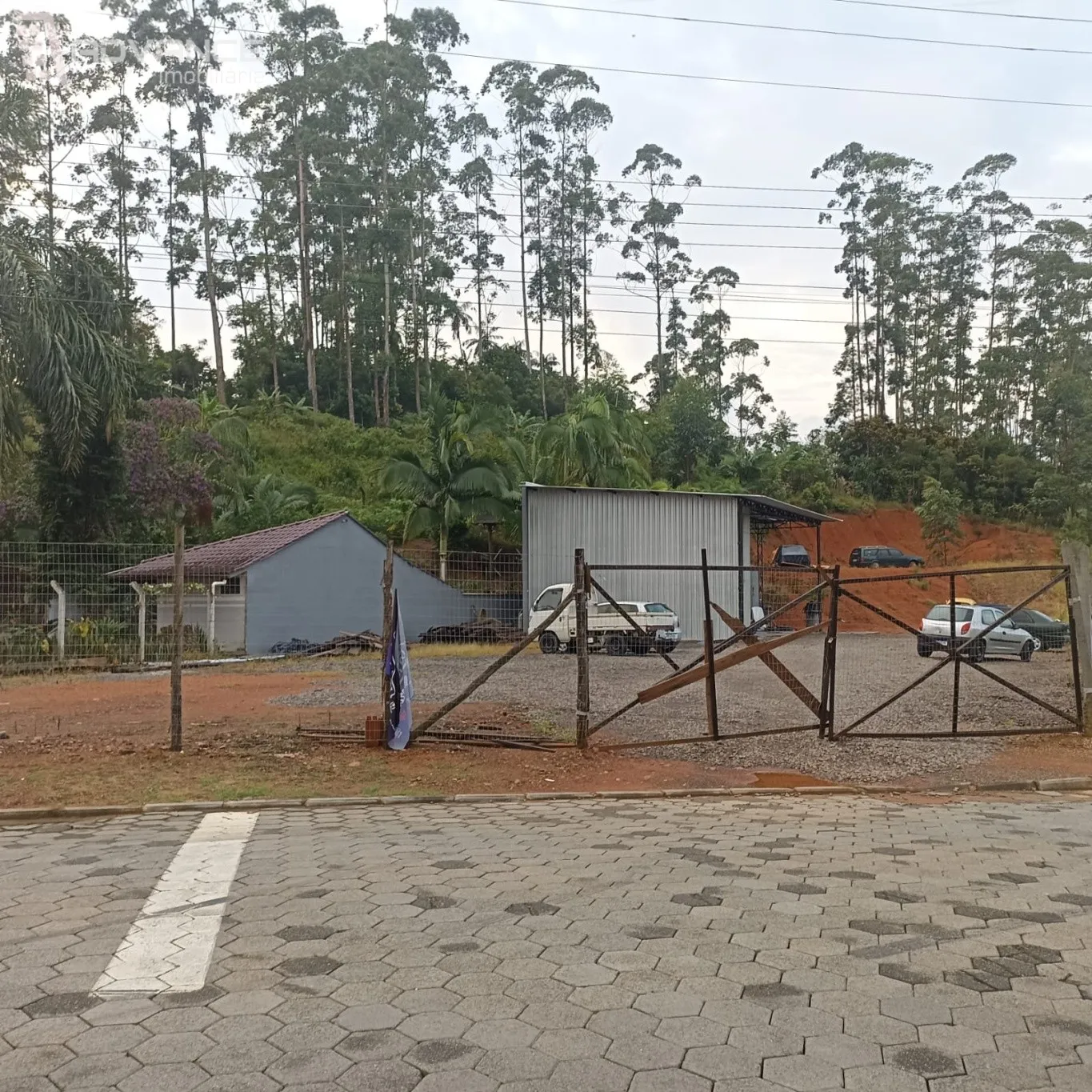 Terreno com um galpão de estrutura metalica - foto 1