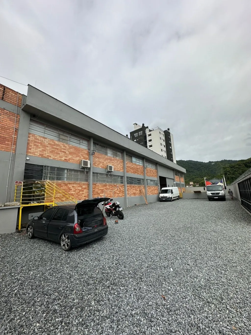 *Galpão Comercial/Industrial com Renda - Excelente Oportunidade para Investidores* - foto 1