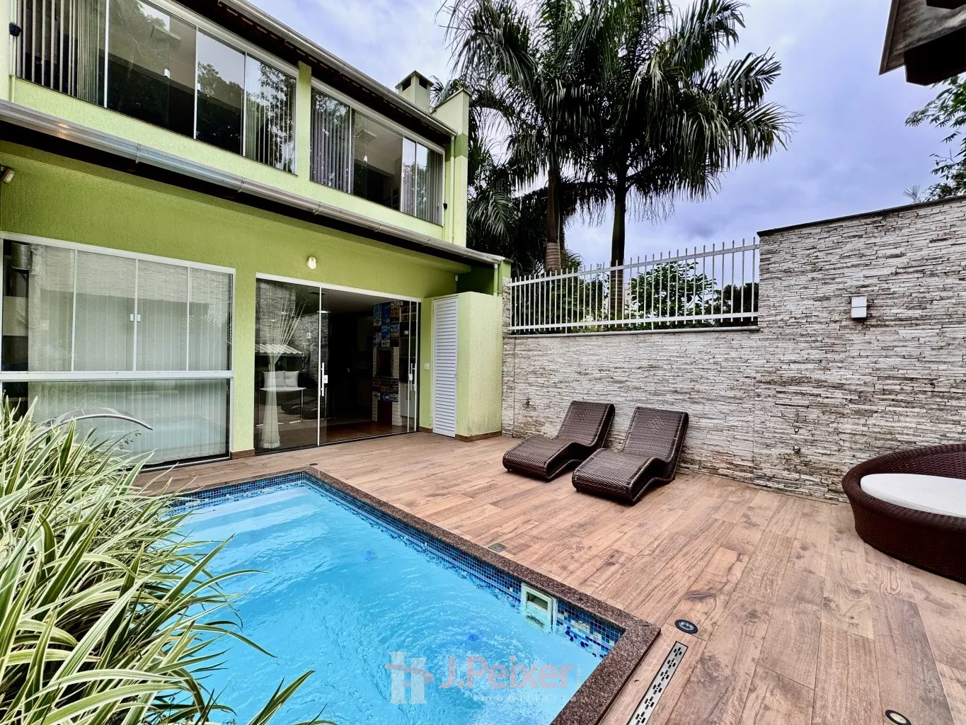 Casa Alto Padrão com 218,54 m privativa, equipada, área de festas com churrasqueira e piscina, no bairro da Velha em Blumenau-SC — foto 3