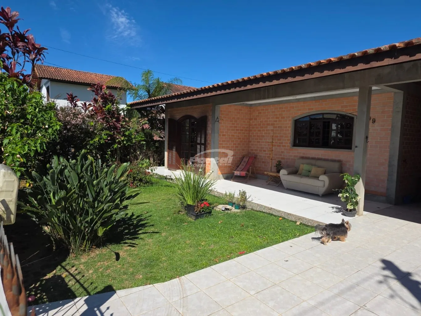 Excelente casa térrea com 145 metros averbados, sendo duas suítes, com excelente terreno mediando 325 metros (13x25) no centro do Balneário de Piçarras para venda! — foto 3