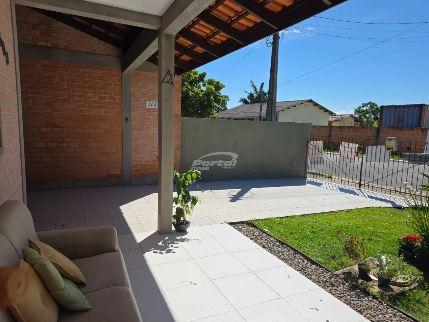 Excelente casa térrea com 145 metros averbados, sendo duas suítes, com excelente terreno mediando 325 metros (13x25) no centro do Balneário de Piçarras para venda! — foto 5