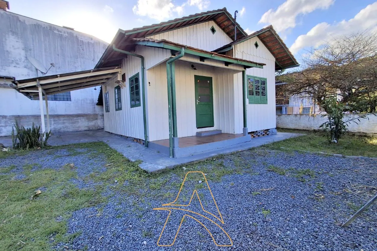 Casa Mista com 2 Dormitórios á Venda no Bairro Água Verde - foto 1