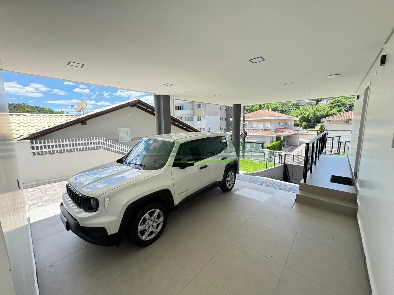 Esta bela residência combina conforto, modernidade e uma localização privilegiada. Situada em uma das regiões mais valorizadas do bairro Escola Agrícola, oferece fácil acesso a comércios, escolas e aos principais pontos da cidade. — foto 6