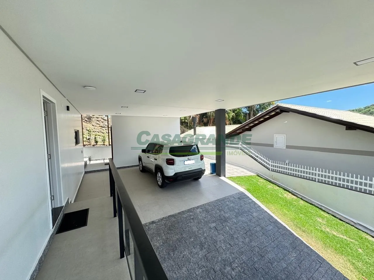 Esta bela residência combina conforto, modernidade e uma localização privilegiada. Situada em uma das regiões mais valorizadas do bairro Escola Agrícola, oferece fácil acesso a comércios, escolas e aos principais pontos da cidade. — foto 7