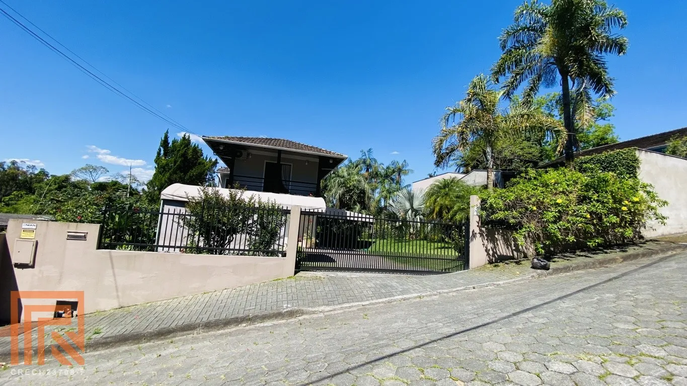 Ampla casa com 5 dormitórios no bairro velha!! - foto 1