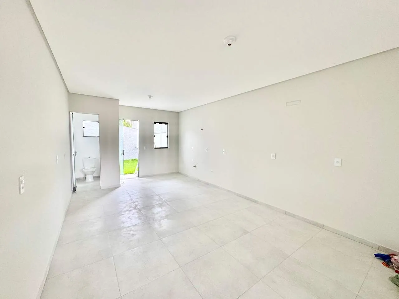 Sobrado com suíte e amplo terreno nos fundos, conforto e praticidade na Velha Central — foto 2