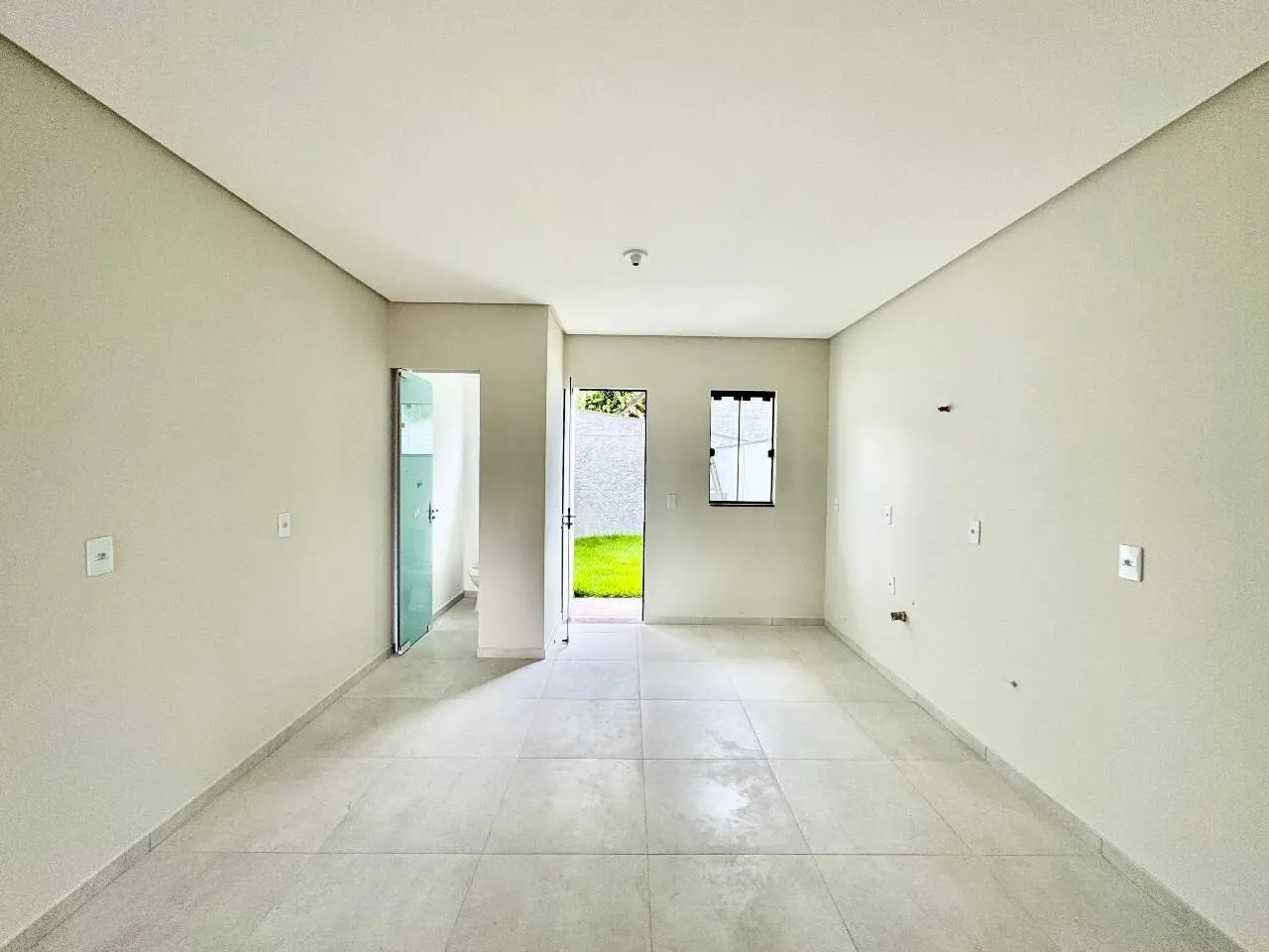 Sobrado com suíte e amplo terreno nos fundos, conforto e praticidade na Velha Central — foto 3