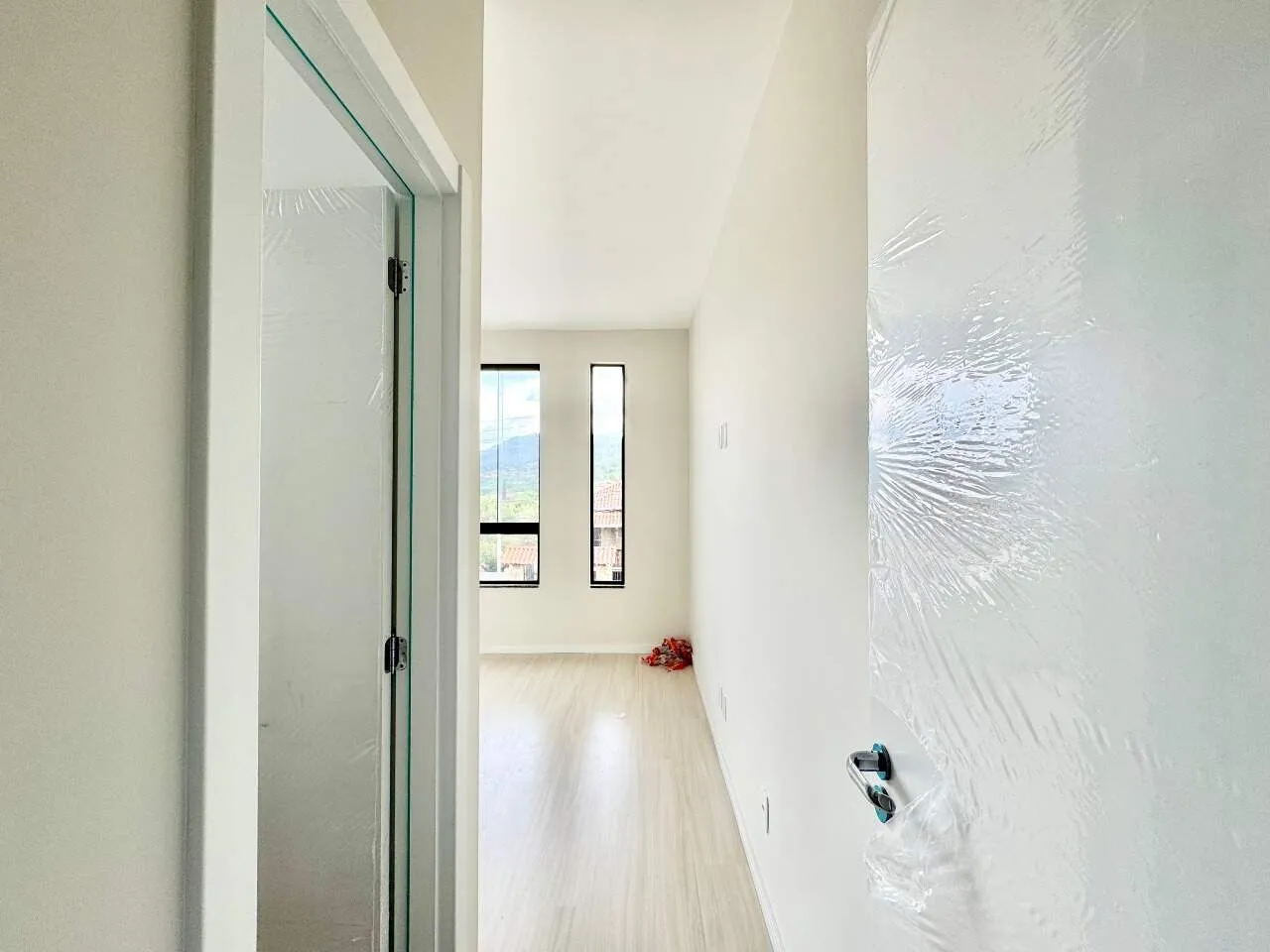 Sobrado com suíte e amplo terreno nos fundos, conforto e praticidade na Velha Central — foto 5