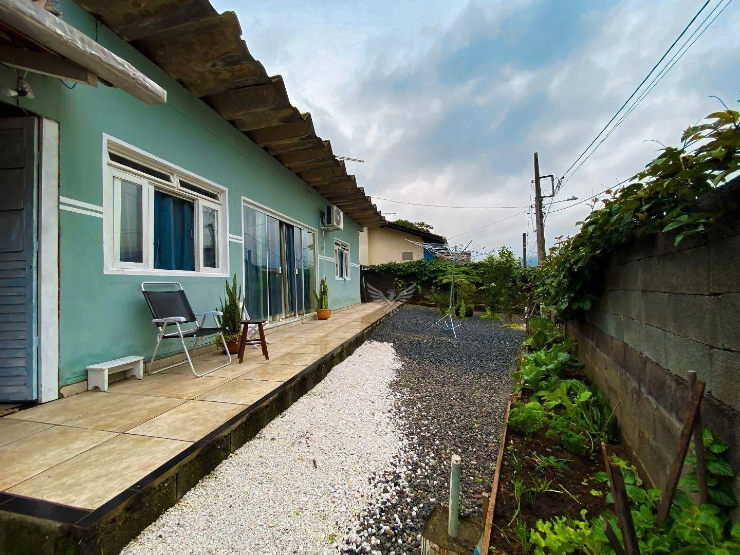 CASA COM 3 DORMITÓRIOS MAIS KITNET À VENDA - BELCHIOR CENTRAL - GASPAR/SC - foto 1