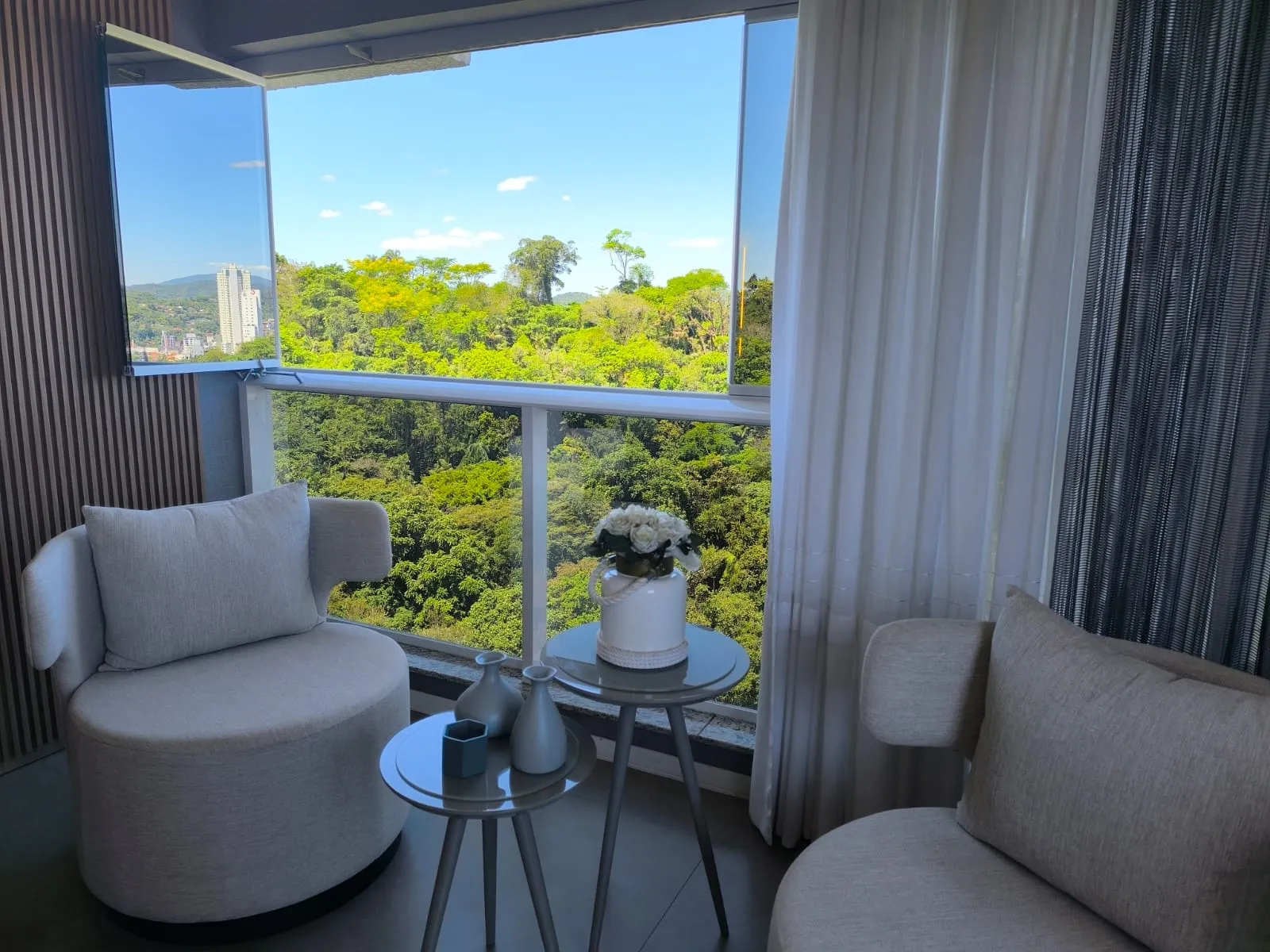 Apartamento mobiliado no Bairro Vila Nova, Blumenau, 3 Dormitórios, 3 suítes - foto 1