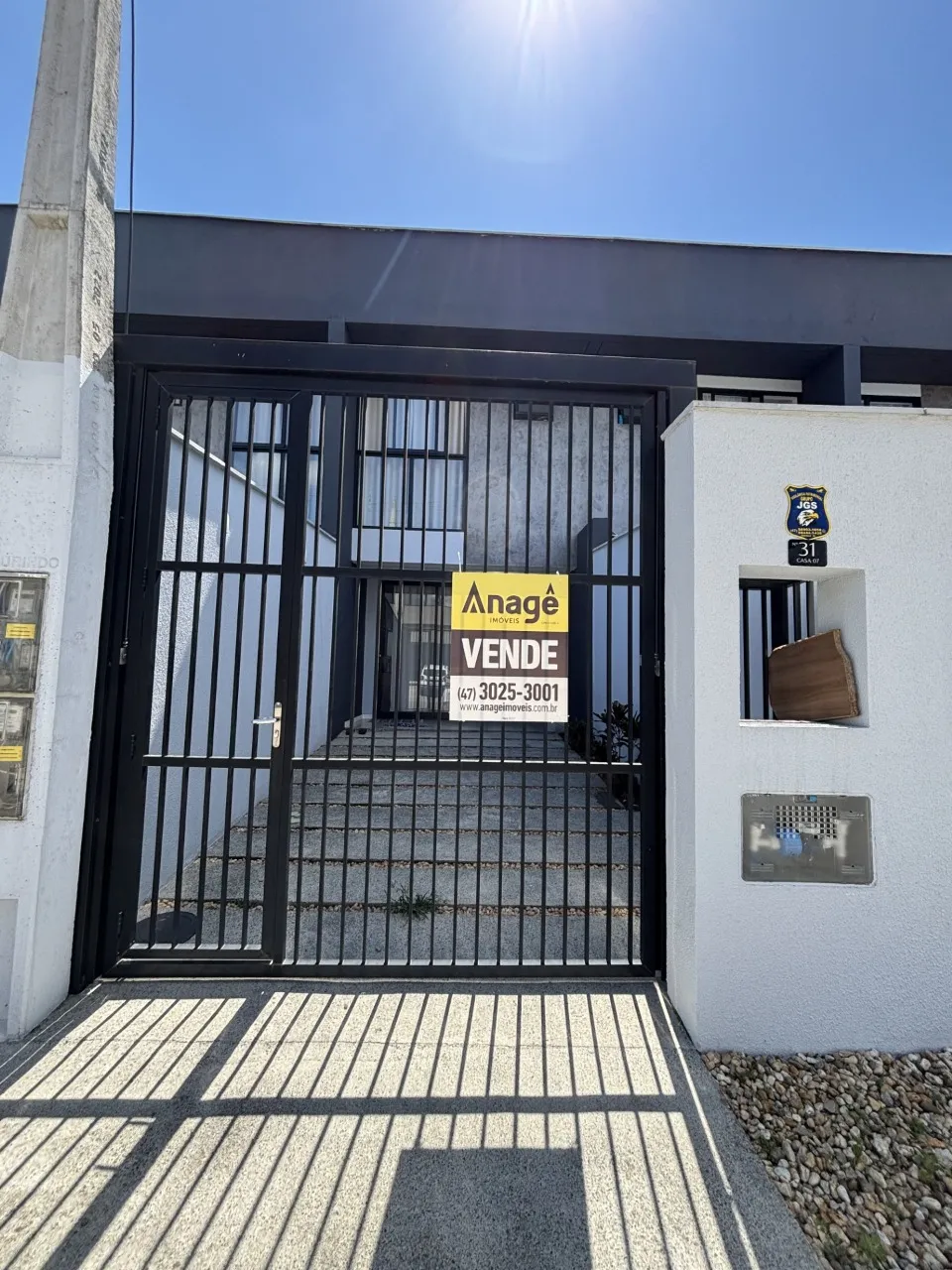 Sobrado Geminado a venda coom 2 suites no bairro Costa e Silva, valor 470.000,00 - foto 1