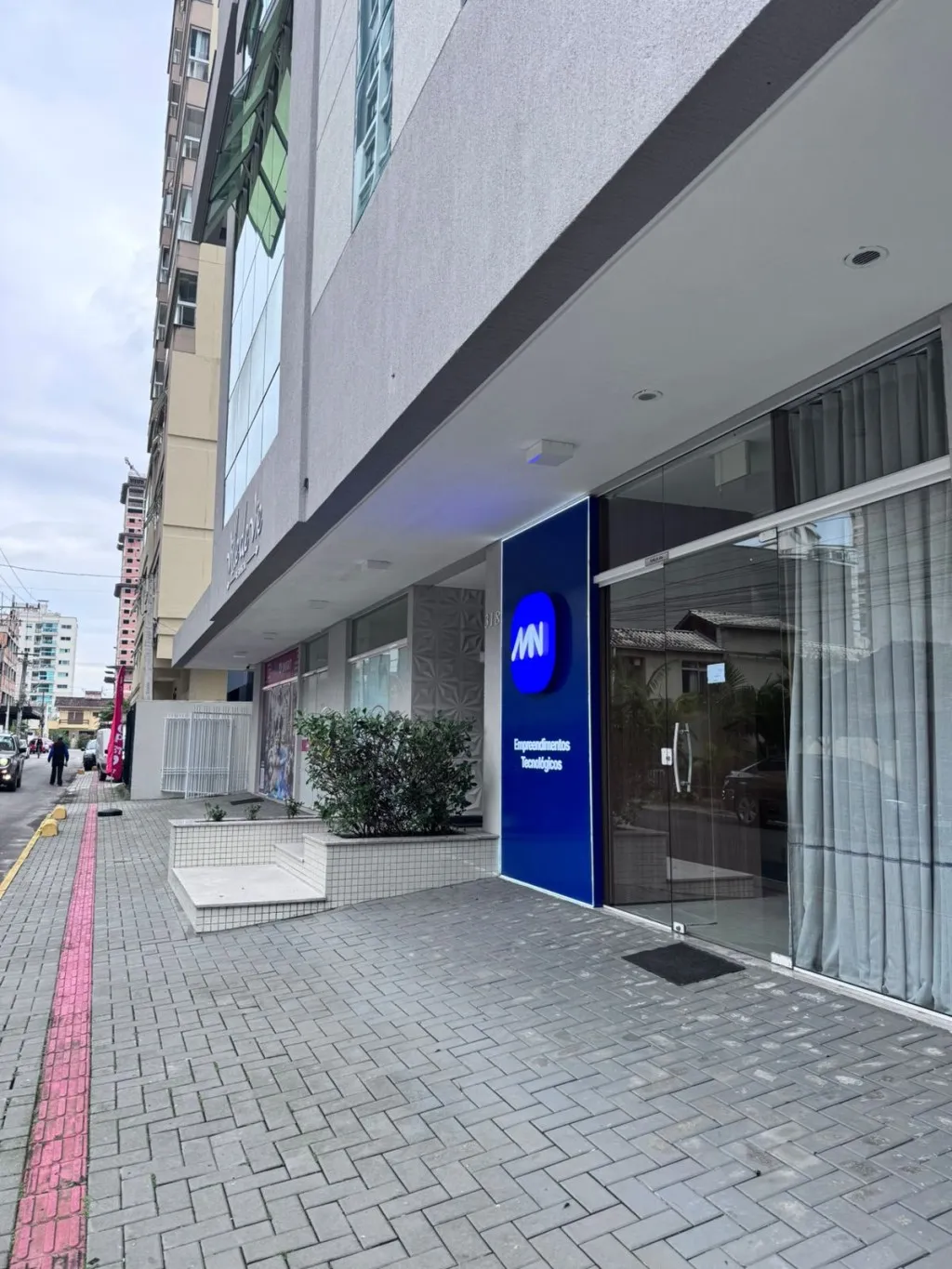 Sala Comercial a Venda em Itapema - Meia Praia - foto 1