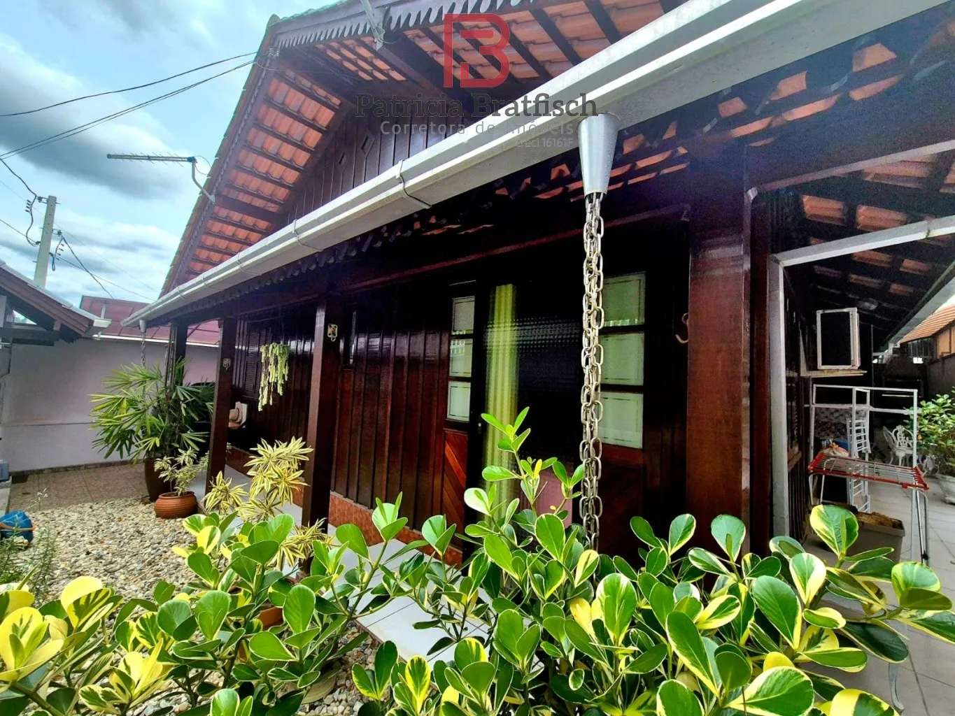 Casa mista com suíte + 03 dormitórios, em ótimo estado de conservação. Apenas 2,5km da Vila Germânica. - foto 1