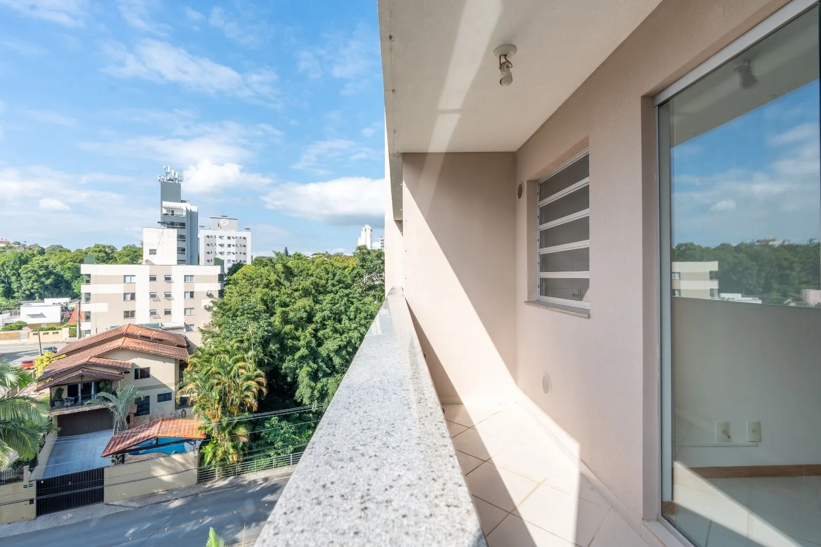 Apartamento com 2 dormitórios para alugar, 64 m por R$ 2.695,65/mês - Vila Nova - Blumenau/SC - foto 1
